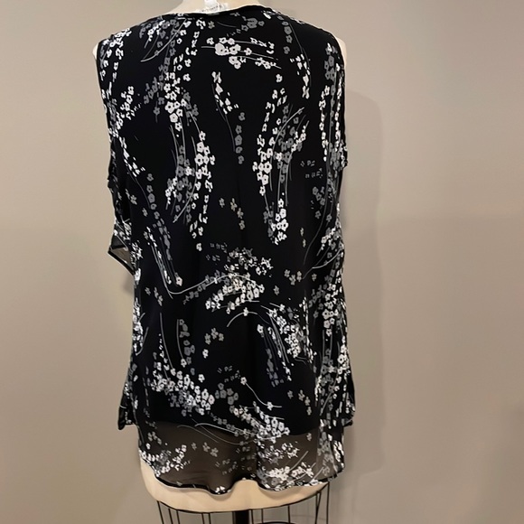 Dress barn sleeveless sheer with liner floral blouse - Picture 4 of 7